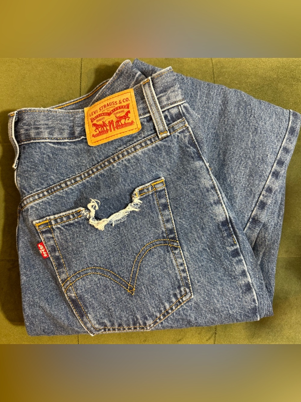 Levi's High Waisted Mom Jean - 31